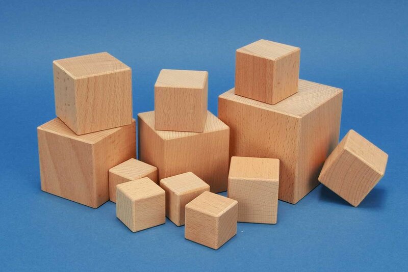 Petits cubes en bois de 2 cm de côté naturel hêtre pour jeux construction
