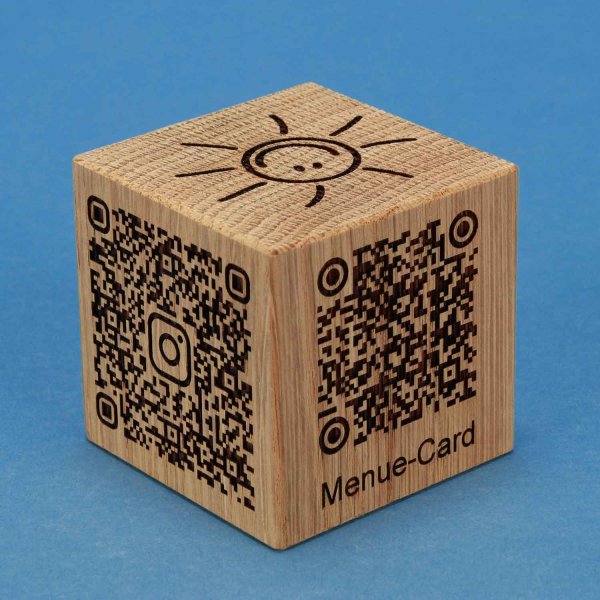 CUBE EN BOIS EN CHENE CODE QR CARTE DE MENU GRAVURE LASER